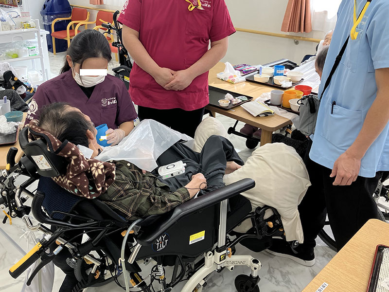 食事介助指導の様子
